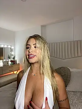 Snapshot of _laura_02 chatting on January 13, 2026, 7:19 pm laura 02 online show from January 13, 2026, 7:19 pm