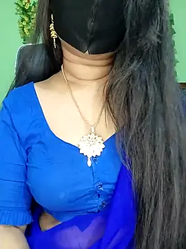 Idhika Paul online show from October 11, 2025, 3:43 pm