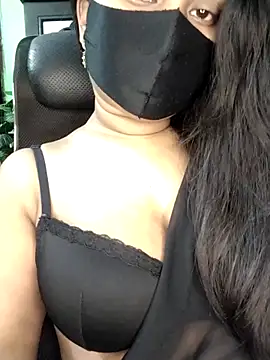 Idhika Paul online show from April 5, 2026, 9:56 pm