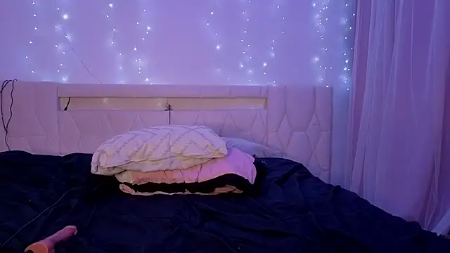 kamila french online show from March 27, 2026, 10:42 pm