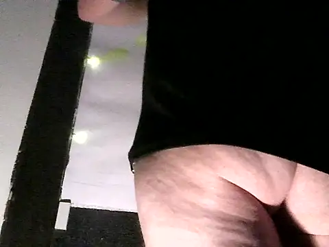 prcalek19 online show from November 8, 2025, 5:12 pm