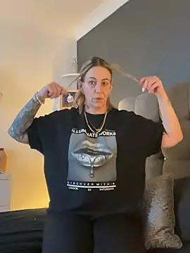 blondebitch2 online show from January 14, 2025, 2:32 pm