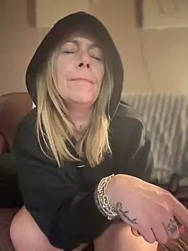 blondebitch2 online show from February 6, 2025, 3:59 am