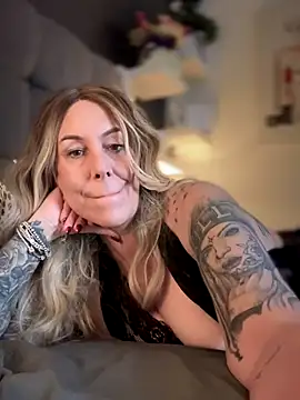 blondebitch2 online show from November 18, 2025, 10:31 am