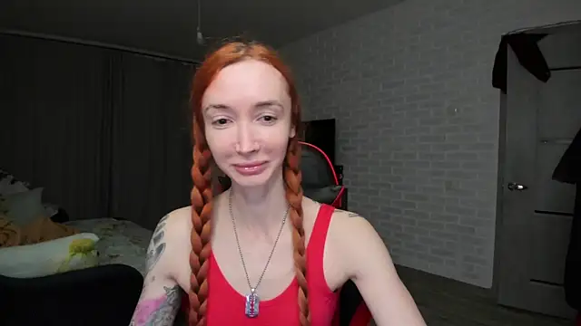 Roxy Silver online show from December 16, 2025, 6:46 pm