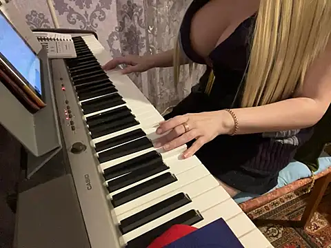 Snapshot of mila_von_tease chatting on December 10, 2024, 6:28 pm mila von tease online show from December 10, 2024, 6:28 pm