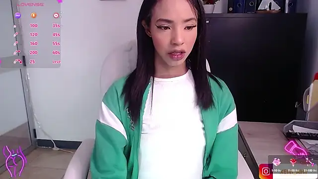 Snapshot of xenia_golden chatting on January 21, 2025, 3:43 pm xenia golden online show from January 21, 2025, 3:43 pm