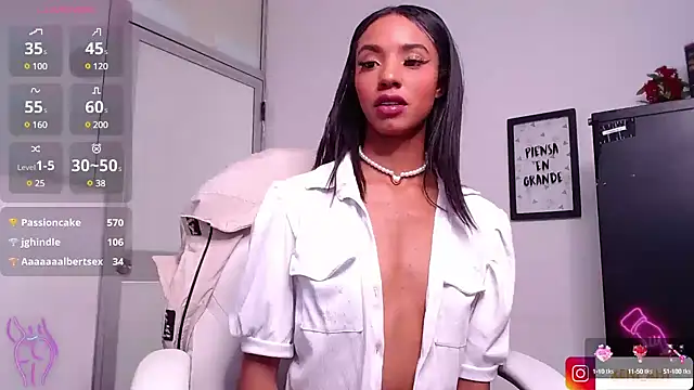 Snapshot of xenia_golden chatting on February 2, 2025, 4:11 pm xenia golden online show from February 2, 2025, 4:11 pm