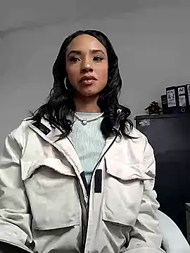 Snapshot of xenia_golden chatting on February 7, 2025, 5:40 pm xenia golden online show from February 7, 2025, 5:40 pm