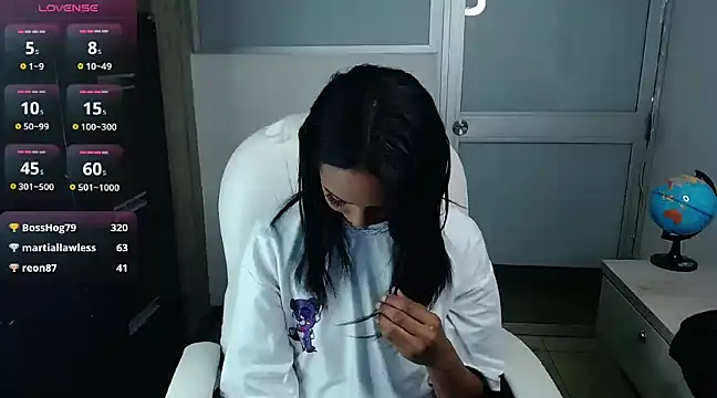 Snapshot of xenia_golden chatting on February 27, 2025, 10:48 am xenia golden online show from February 27, 2025, 10:48 am