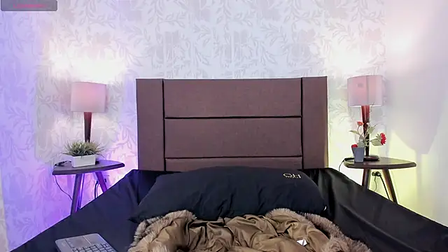 Snapshot of xenia_golden chatting on October 18, 2025, 1:01 pm xenia golden online show from October 18, 2025, 1:01 pm