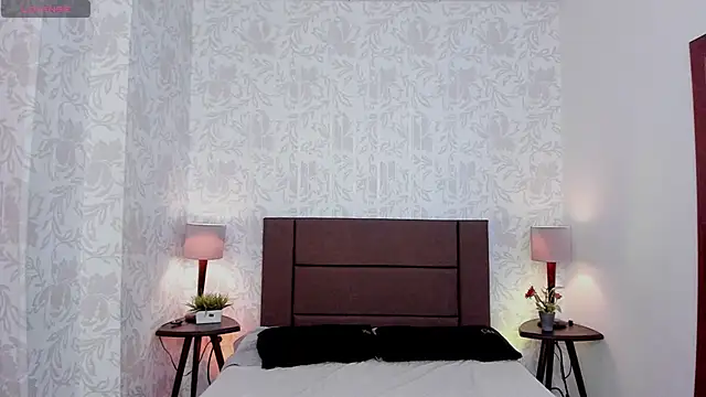 Snapshot of xenia_golden chatting on November 8, 2025, 1:44 pm xenia golden online show from November 8, 2025, 1:44 pm