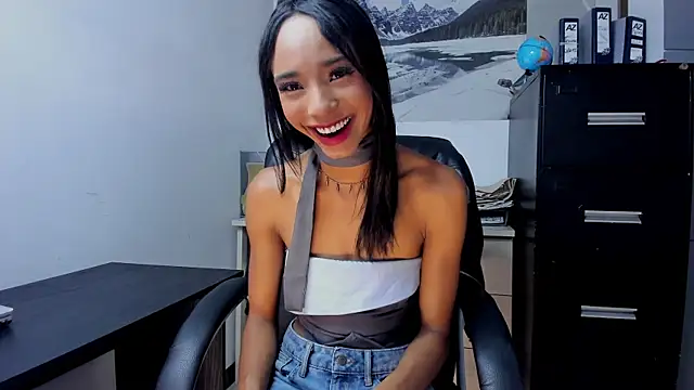 Snapshot of xenia_golden chatting on November 13, 2025, 5:23 pm xenia golden online show from November 13, 2025, 5:23 pm