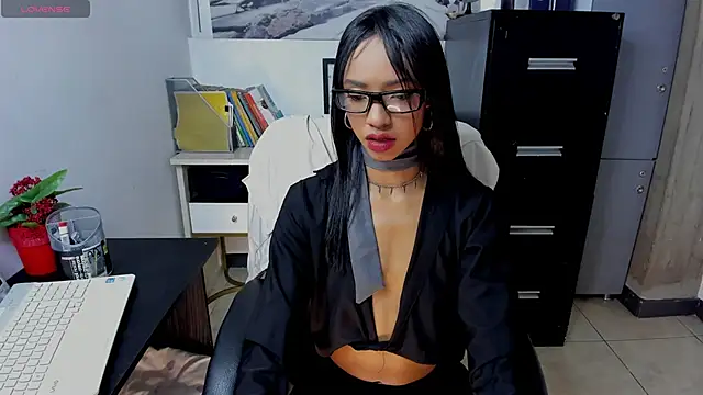 Snapshot of xenia_golden chatting on November 25, 2025, 2:06 pm xenia golden online show from November 25, 2025, 2:06 pm