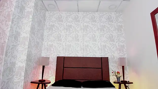 Snapshot of xenia_golden chatting on December 3, 2025, 2:15 pm xenia golden online show from December 3, 2025, 2:15 pm