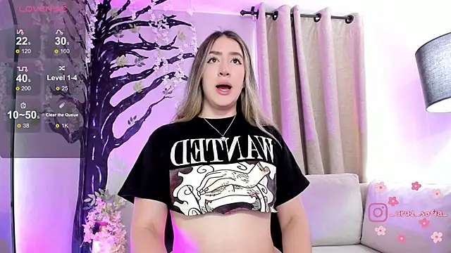  AlejaCruz  online show from March 10, 2026, 7:41 pm