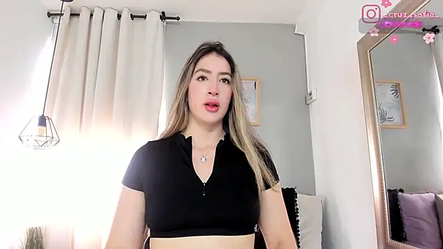  AlejaCruz  online show from June 16, 2026, 6:32 pm
