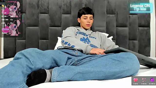 Adam Clay21 online show from March 5, 2025, 1:06 pm