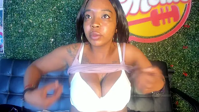 Snapshot of Charlotte__Brown_ chatting on September 26, 2025, 1:37 pm Charlotte Brown online show from September 26, 2025, 1:37 pm