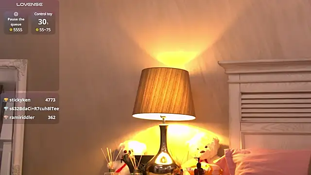 GinaMence online show from February 10, 2025, 5:41 pm