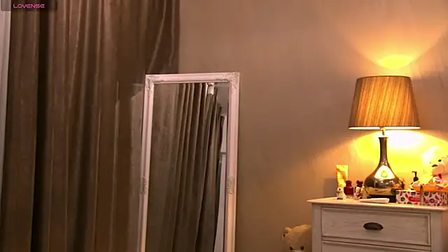 GinaMence online show from March 19, 2025, 4:47 am