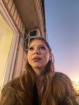 GinaMence online show from September 18, 2025, 4:42 pm