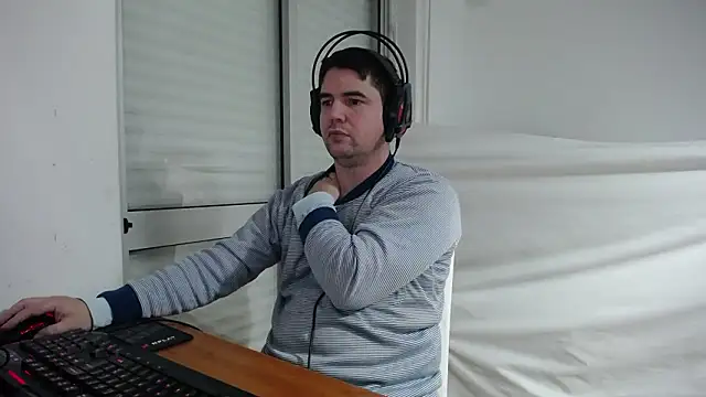 Snapshot of Kohaynewbie chatting on January 12, 2026, 8:03 pm Kohaynewbie online show from January 12, 2026, 8:03 pm