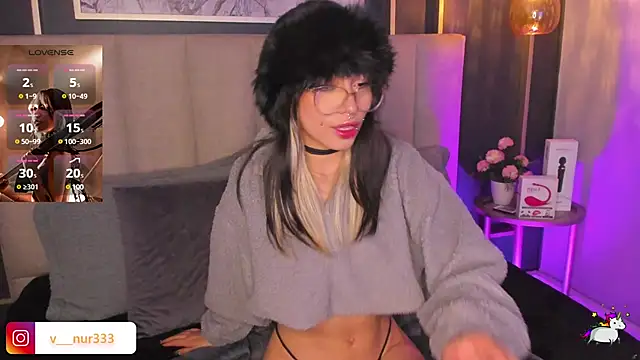 Snapshot of Violetta_Nur chatting on December 14, 2024, 4:23 am Violetta Nur online show from December 14, 2024, 4:23 am