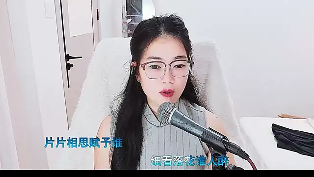 Snapshot of Floor_oo chatting on July 2, 2026, 7:14 am Floor oo online show from July 2, 2026, 7:14 am