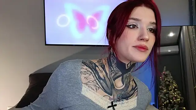 Snapshot of SophieInkk chatting on December 19, 2025, 3:24 am SophieInkk online show from December 19, 2025, 3:24 am