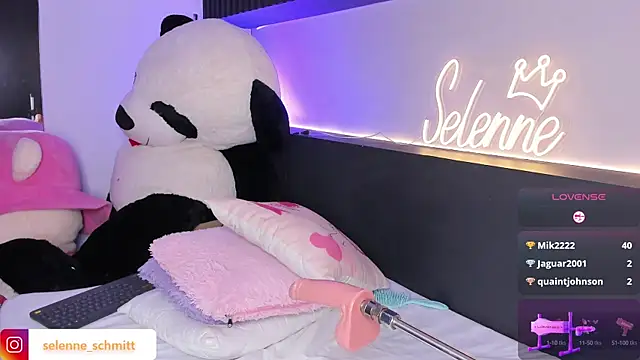 selenne schmitt online show from March 17, 2025, 9:45 pm