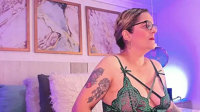 ValeryHart1 online show from March 11, 2025, 12:06 pm