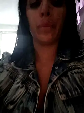 tiffani  love online show from November 28, 2025, 9:06 pm