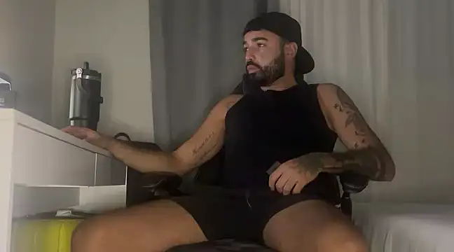 Snapshot of MiloCtc chatting on February 12, 2025, 3:07 am MiloCtc online show from February 12, 2025, 3:07 am