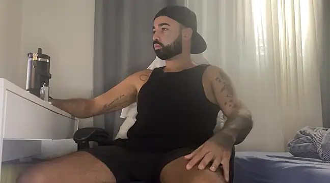 Snapshot of MiloCtc chatting on February 20, 2025, 3:52 pm MiloCtc online show from February 20, 2025, 3:52 pm