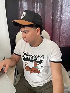 Snapshot of Angel_Brown1_ chatting on September 25, 2025, 2:32 pm Angel Brown1 online show from September 25, 2025, 2:32 pm
