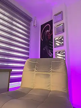 babybriexxx online show from December 19, 2024, 4:46 pm