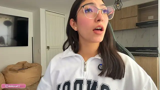 Snapshot of MarianaBranzz chatting on February 26, 2026, 5:45 pm MarianaBranzz online show from February 26, 2026, 5:45 pm