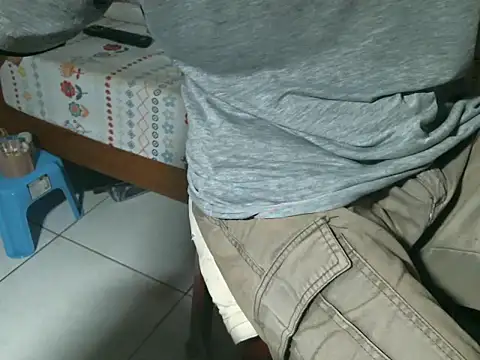 triangle0623 online show from October 25, 2025, 9:39 am