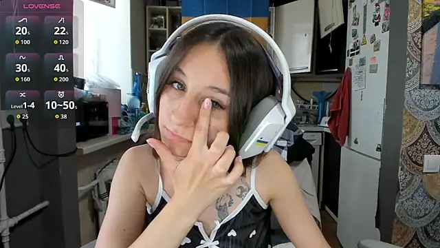  Nika Kik online show from May 15, 2026, 10:22 am