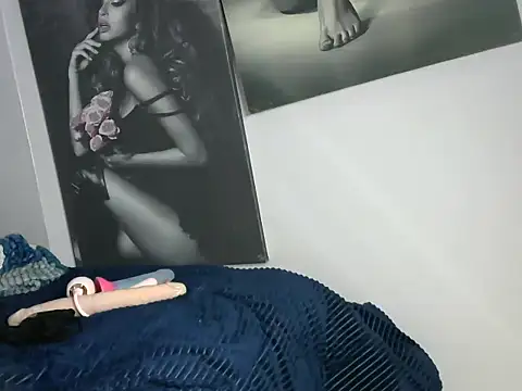 Petite lexii online show from November 3, 2025, 1:01 pm