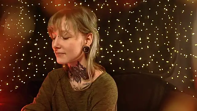 Snapshot of Littlespacemouse chatting on February 16, 2026, 12:01 pm Littlespacemouse online show from February 16, 2026, 12:01 pm