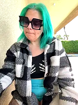 Snapshot of CherryBombBomb chatting on October 15, 2025, 4:40 pm CherryBombBomb online show from October 15, 2025, 4:40 pm