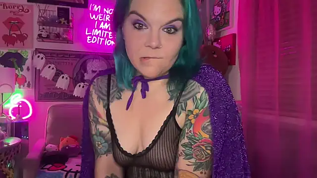 Snapshot of CherryBombBomb chatting on October 28, 2025, 5:00 am CherryBombBomb online show from October 28, 2025, 5:00 am