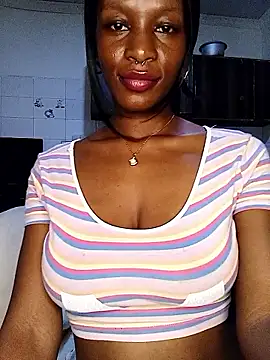 Snapshot of Ayrella02 chatting on January 12, 2026, 1:00 am Ayrella02 online show from January 12, 2026, 1:00 am