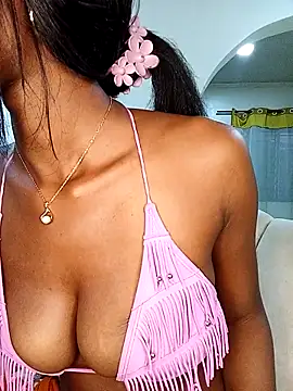 Snapshot of Ayrella02 chatting on January 17, 2026, 11:52 pm Ayrella02 online show from January 17, 2026, 11:52 pm