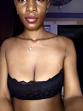 Snapshot of Ayrella02 chatting on February 26, 2026, 5:01 pm Ayrella02 online show from February 26, 2026, 5:01 pm