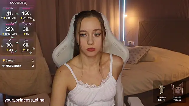Snapshot of _Pretty_Doll_ chatting on December 9, 2024, 6:35 pm Pretty Doll online show from December 9, 2024, 6:35 pm