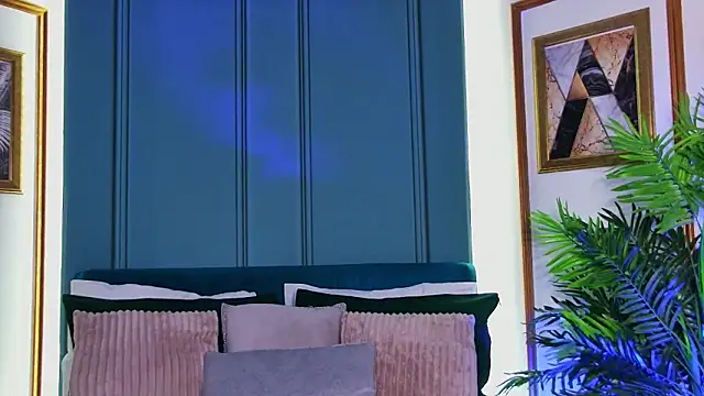 Snapshot of LunaWills_ chatting on February 3, 2026, 5:27 am LunaWills online show from February 3, 2026, 5:27 am