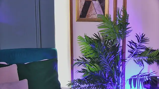 Snapshot of LunaWills_ chatting on February 7, 2026, 5:44 am LunaWills online show from February 7, 2026, 5:44 am